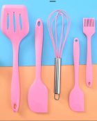 kitchen-pot-spoon-items-silicone-1